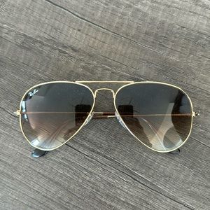 gold gradient ray and aviator’s